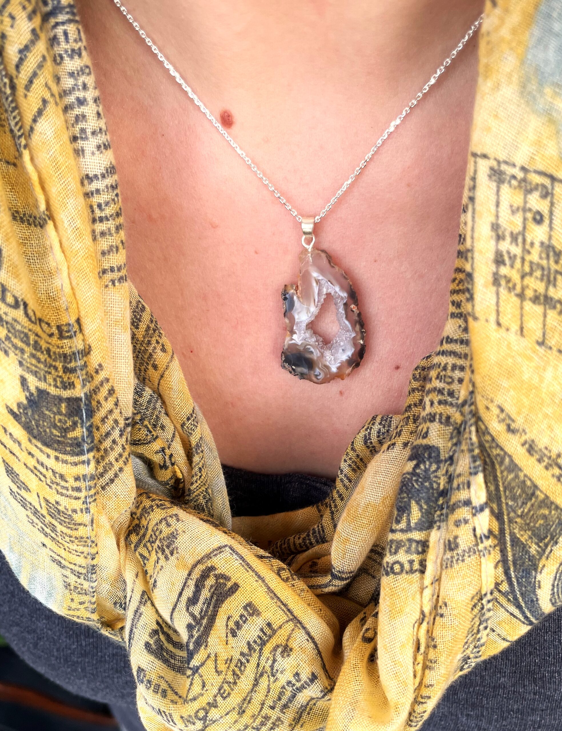 Nupuyai Achatscheiben Anhänger Edelstein Geode Achat Scheiben mit Loch für Schmuckherstellung Dekoration