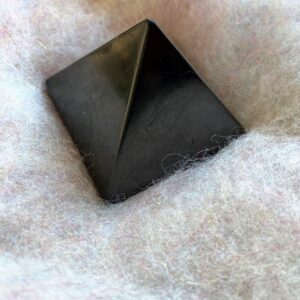 Edelstein Anhänger Lava mit Granat - Duft-Amulett 12 SanjaNatur®